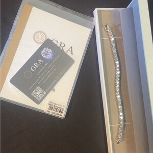 Elegant Silver Bracelet with Sparkling Stones